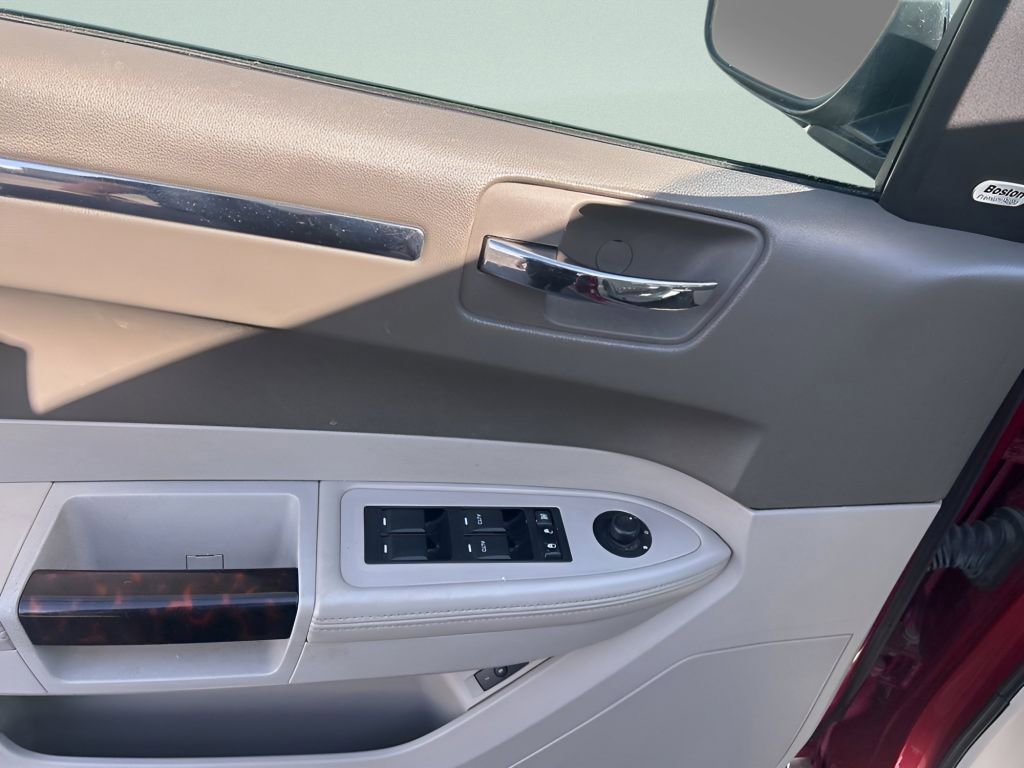 Used 2008 Chrysler 300 C image 19