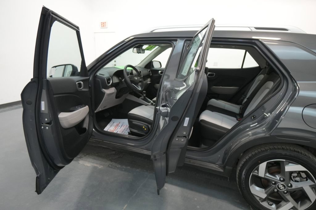 New 2024 Hyundai Venue SEL image 30