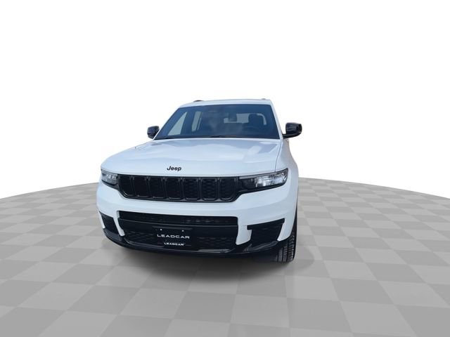 Used 2023 Jeep Grand Cherokee L Laredo image 3