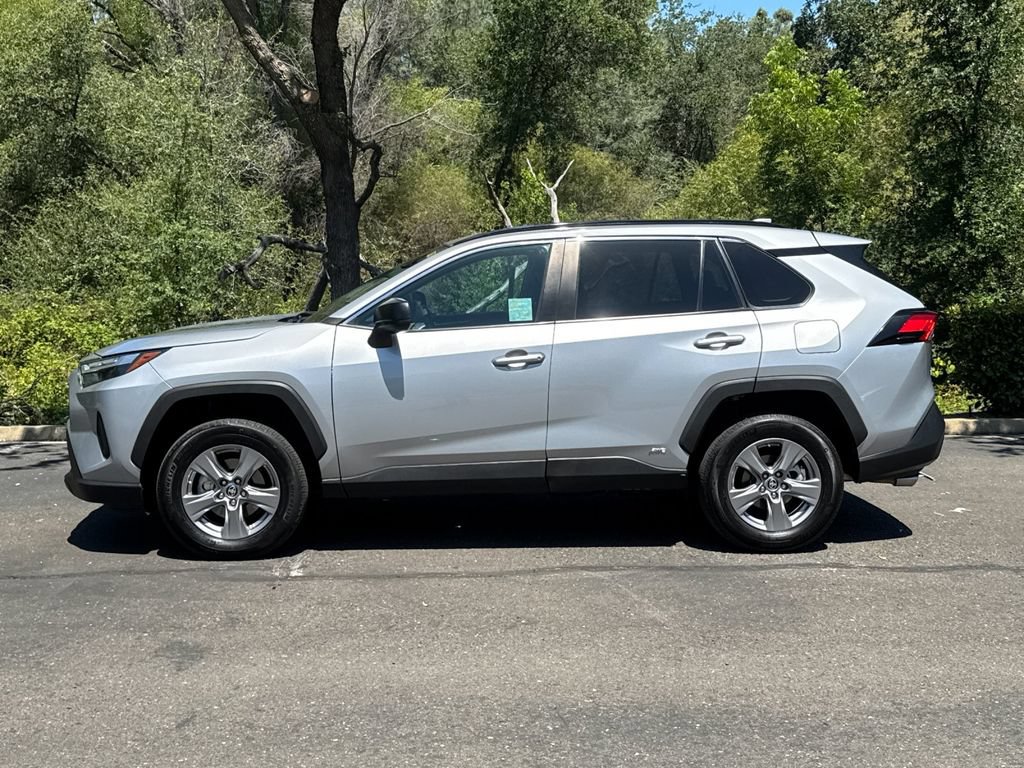 Used 2024 Toyota RAV4 LE AWD/4WD image 8