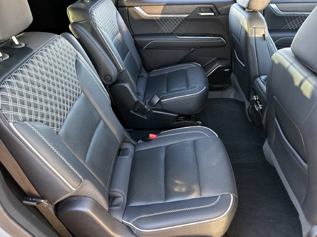 Used 2025 GMC Acadia Denali FWD image 27