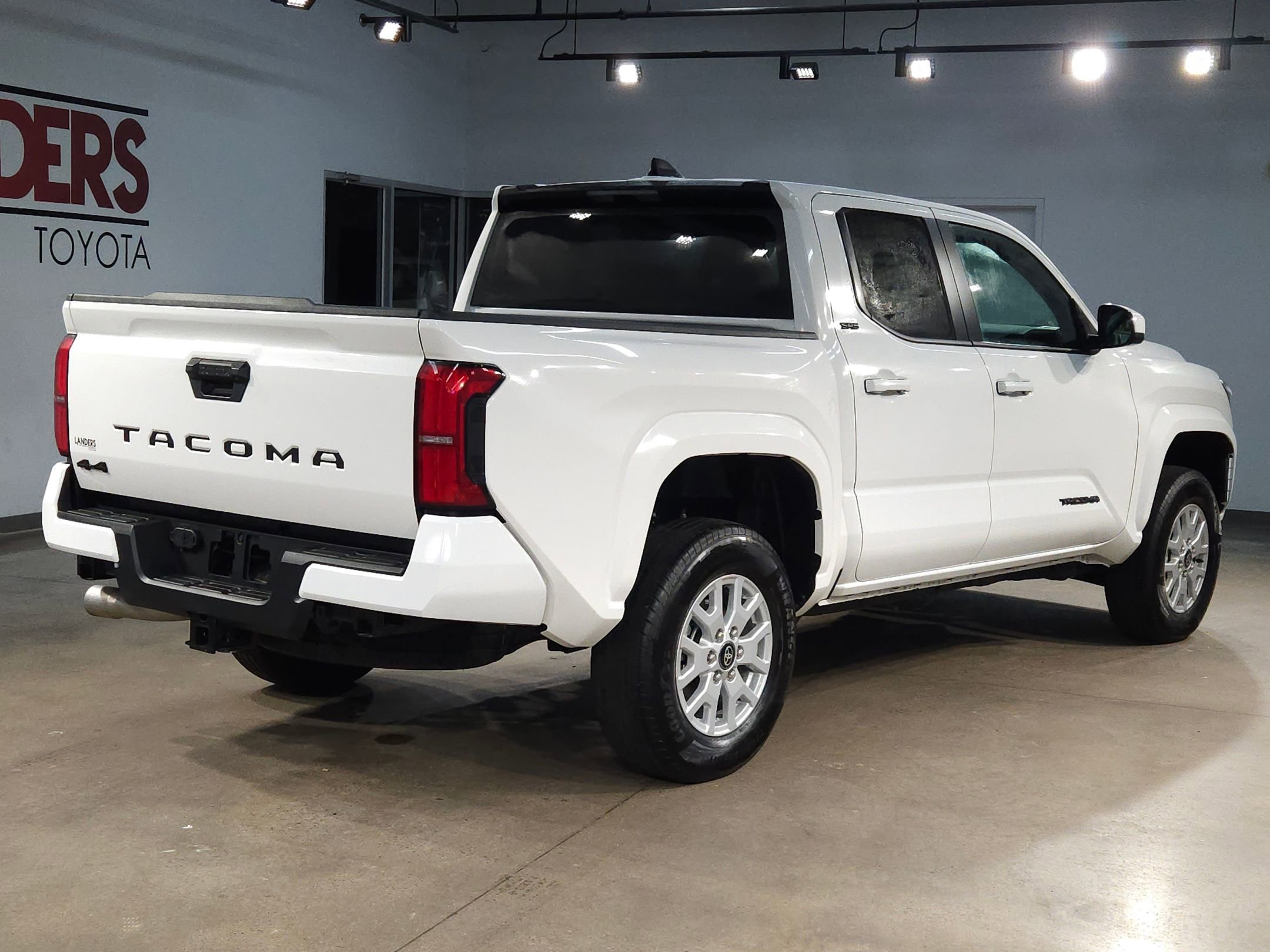 Certified 2026 Toyota Tacoma SR5 AWD/4WD image 7