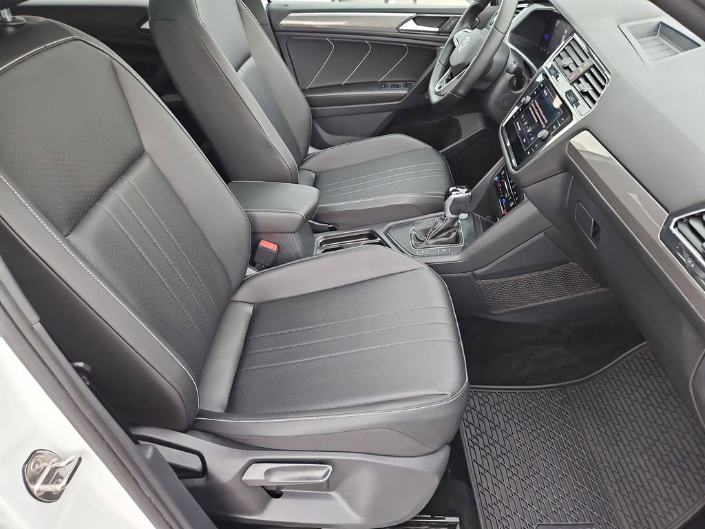 Used 2023 Volkswagen Tiguan SE R-Line image 14