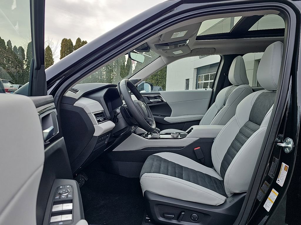 New 2026 Mitsubishi Outlander SE image 9
