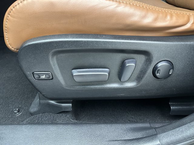 Used 2018 Toyota Highlander Limited Platinum AWD/4WD image 12