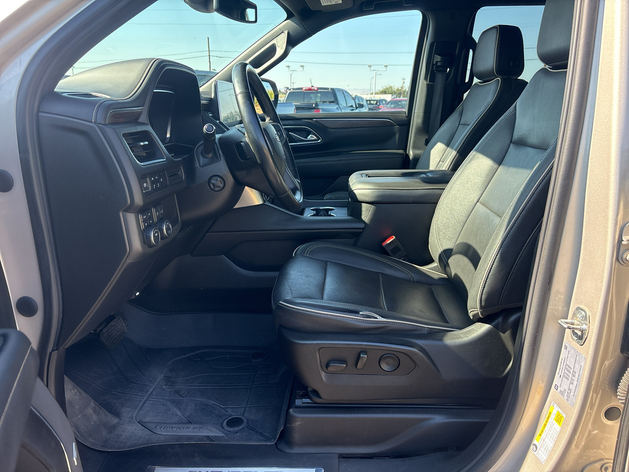 Used 2023 Chevrolet Tahoe Premier AWD/4WD image 12