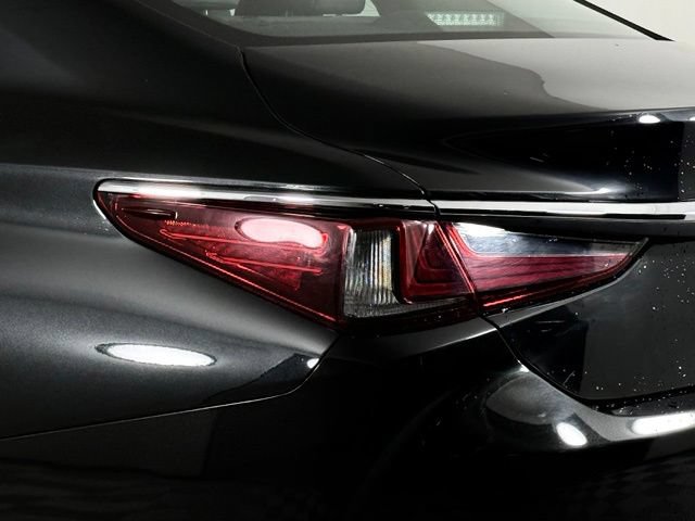 Used 2025 Lexus ES 300h w/ Premium Package FWD image 19