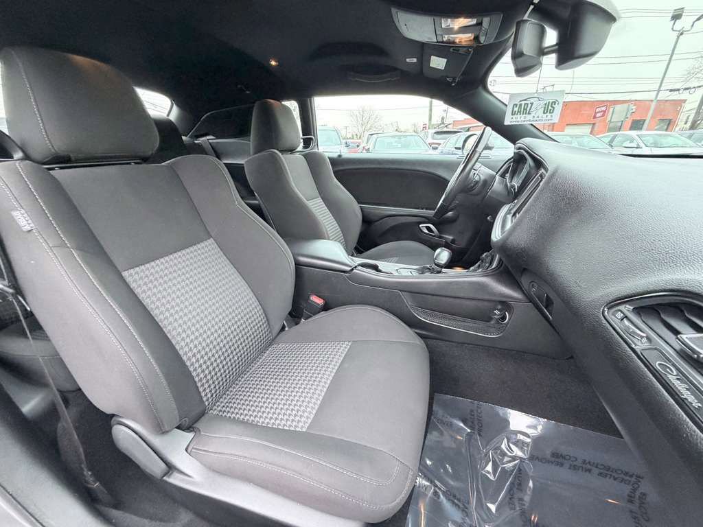 Used 2020 Dodge Challenger GT w/ Blacktop Package AWD/4WD image 26