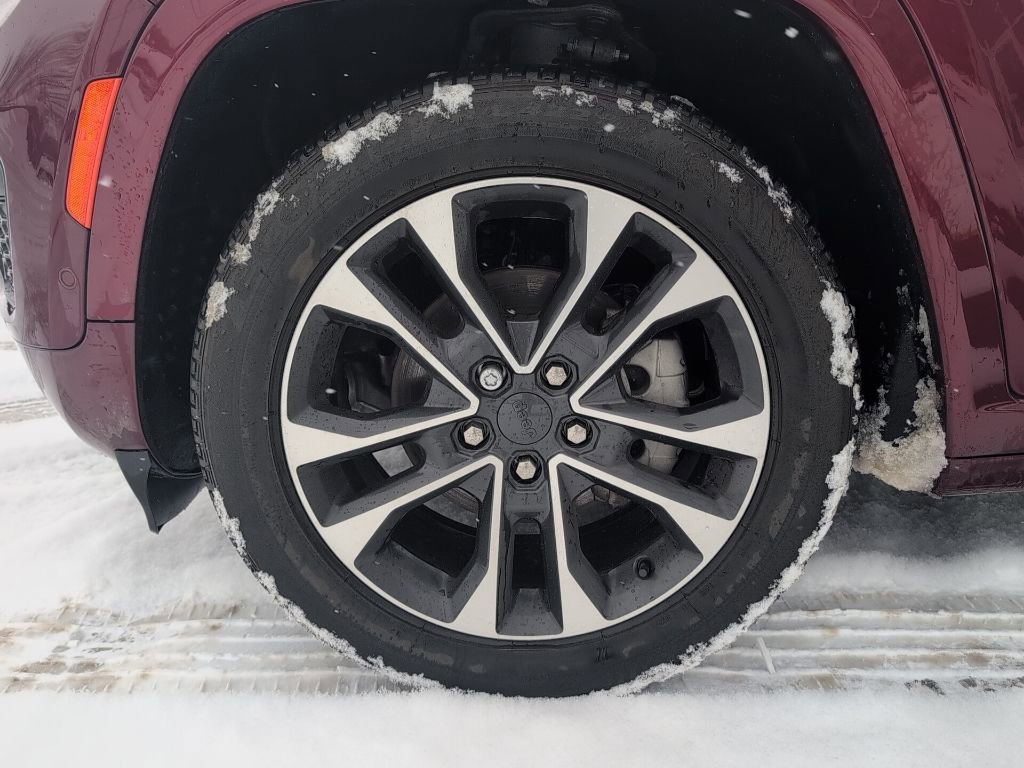 Used 2023 Jeep Grand Cherokee Overland image 11