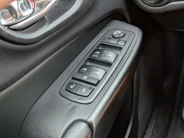 Used 2019 Jeep Cherokee Trailhawk AWD/4WD image 24