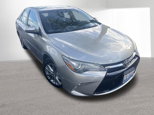 Used 2016 Toyota Camry SE w/ Moonroof Package FWD image 3