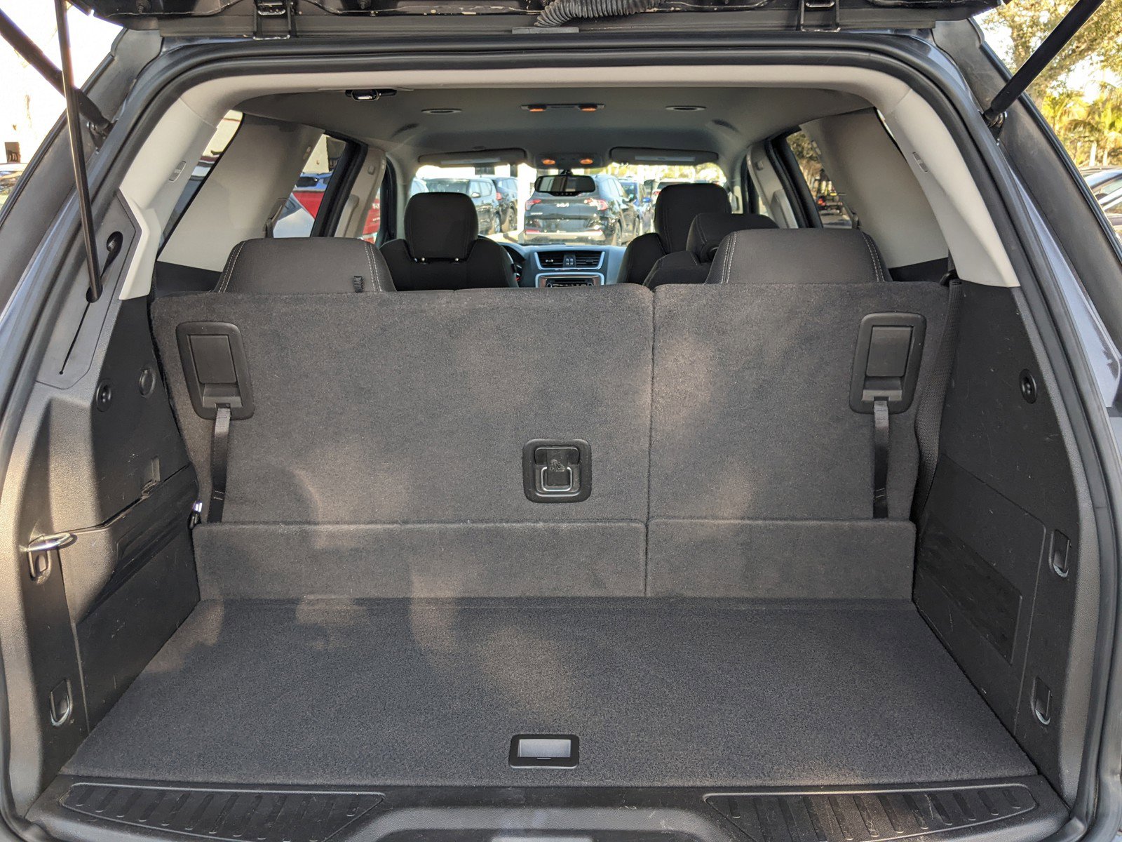 Used 2016 GMC Acadia SLE image 10