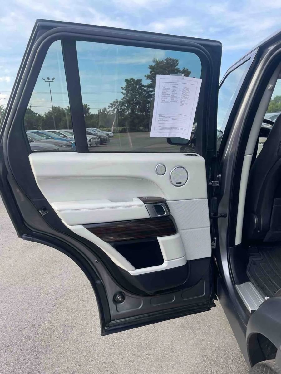 Used 2016 Land Rover Range Rover HSE image 12