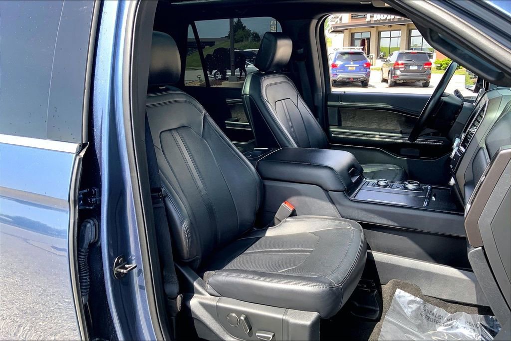 Used 2019 Ford Expedition Limited w/ Equipment Group 302A AWD/4WD image 7