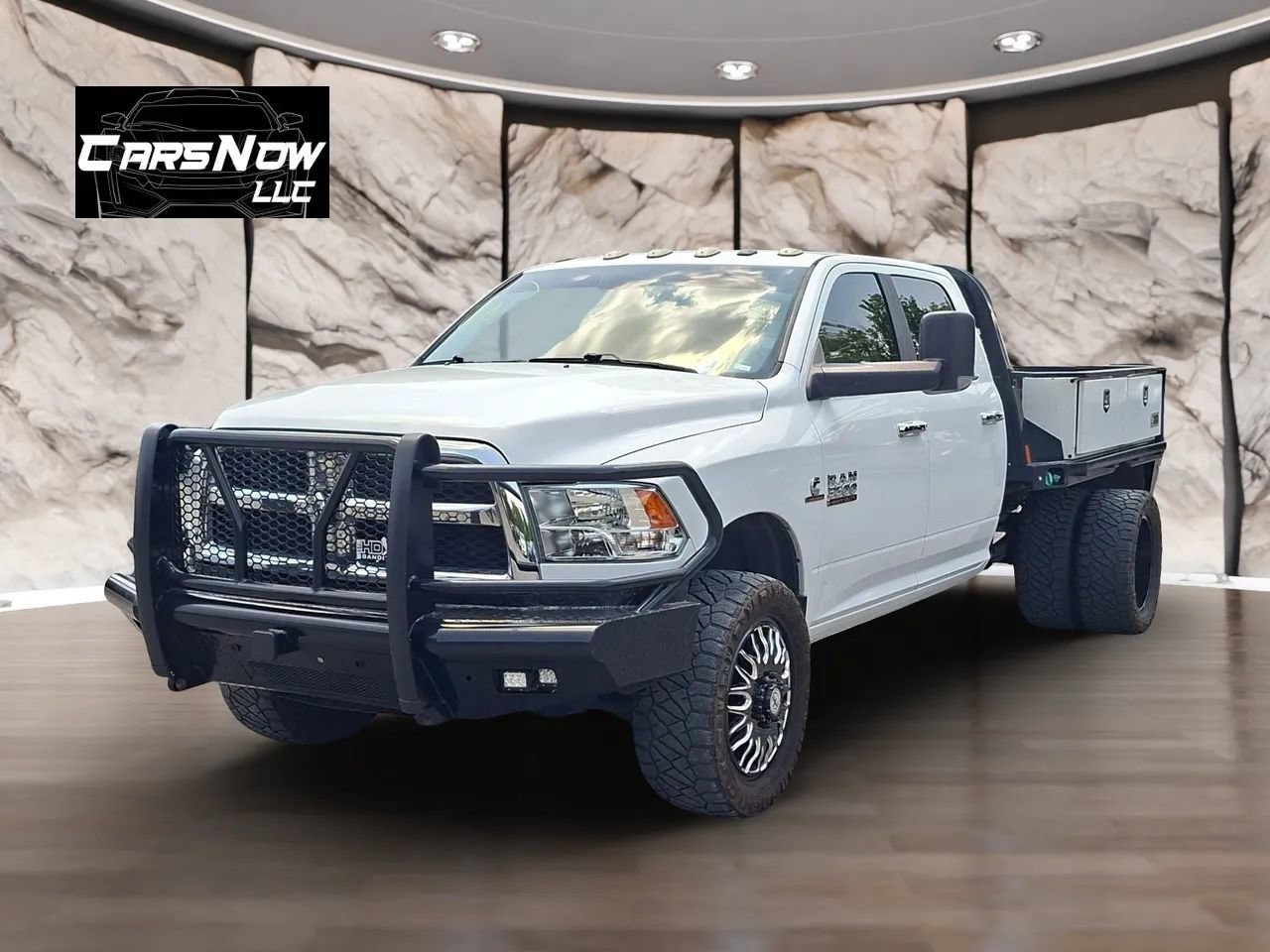 Used 2018 RAM 3500 SLT AWD/4WD image 3