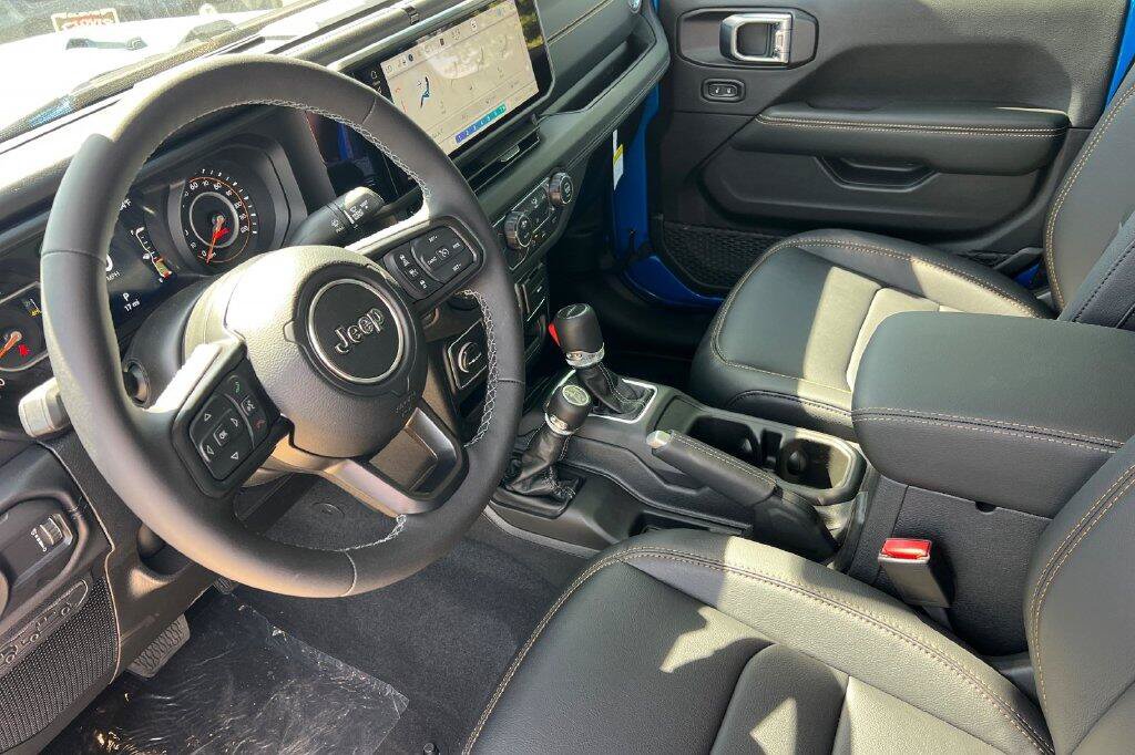 New 2026 Jeep Gladiator Sport AWD/4WD image 10