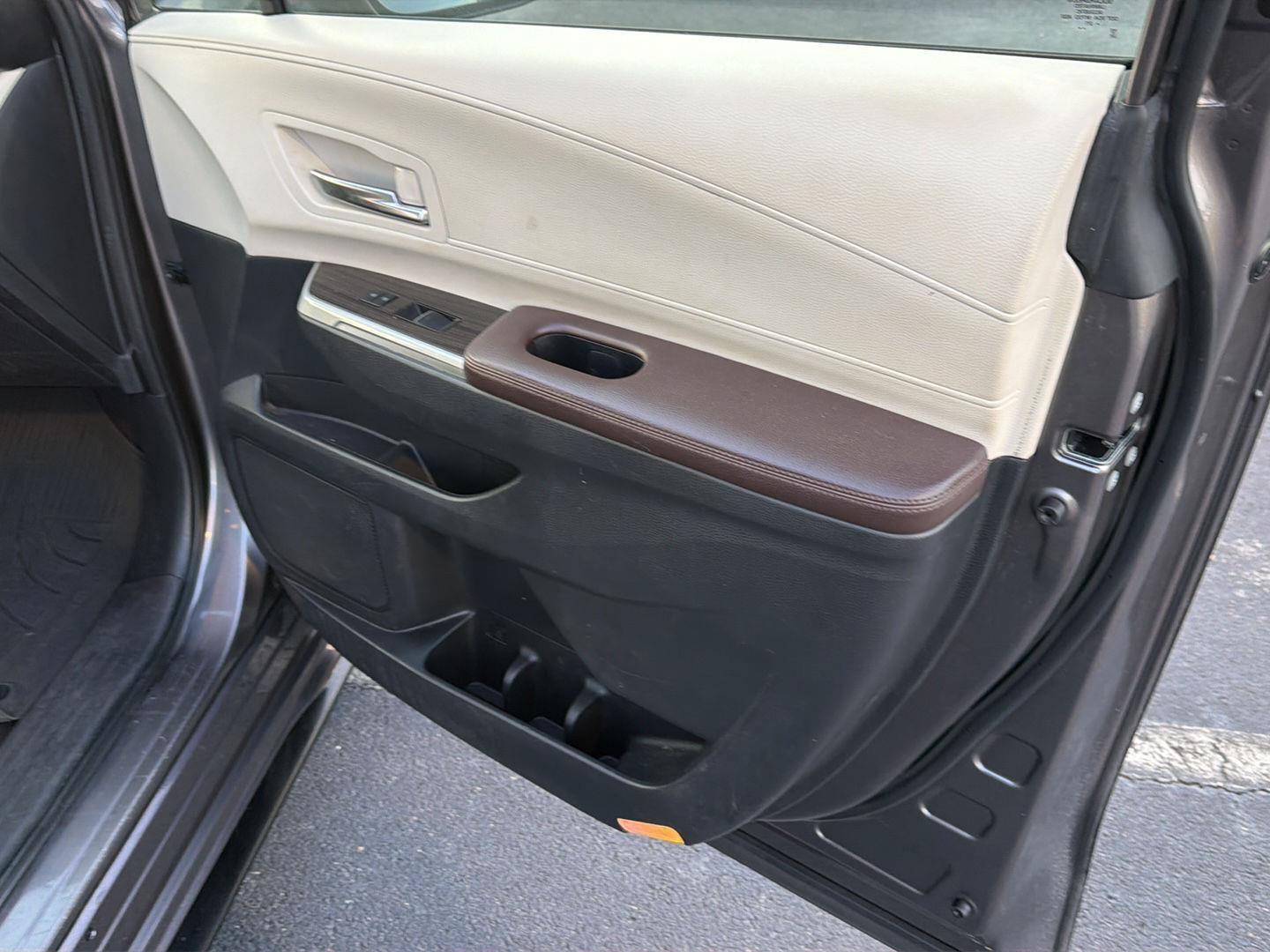 Used 2021 Toyota Sienna Platinum AWD/4WD image 14