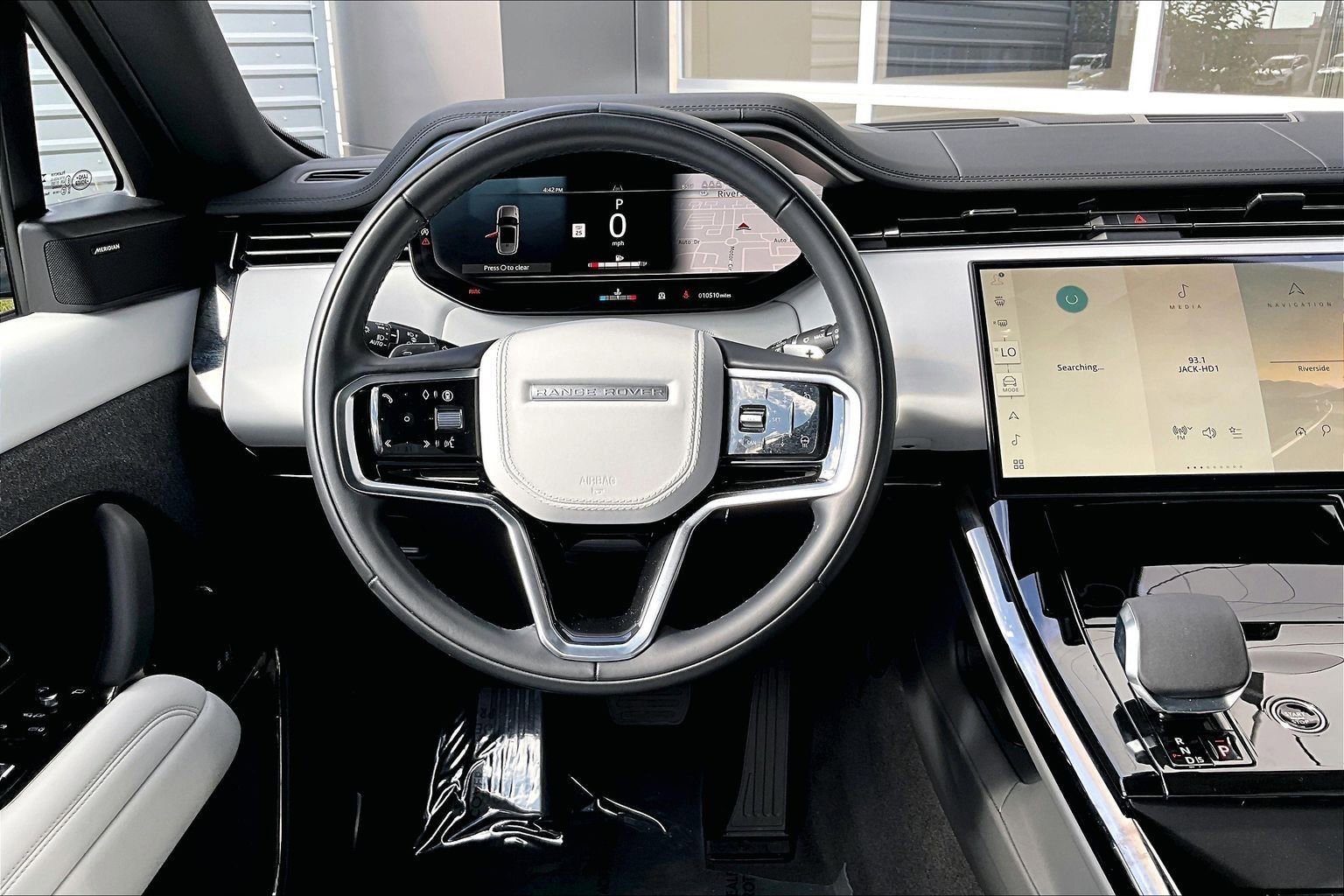 Used 2025 Land Rover Range Rover Sport image 5