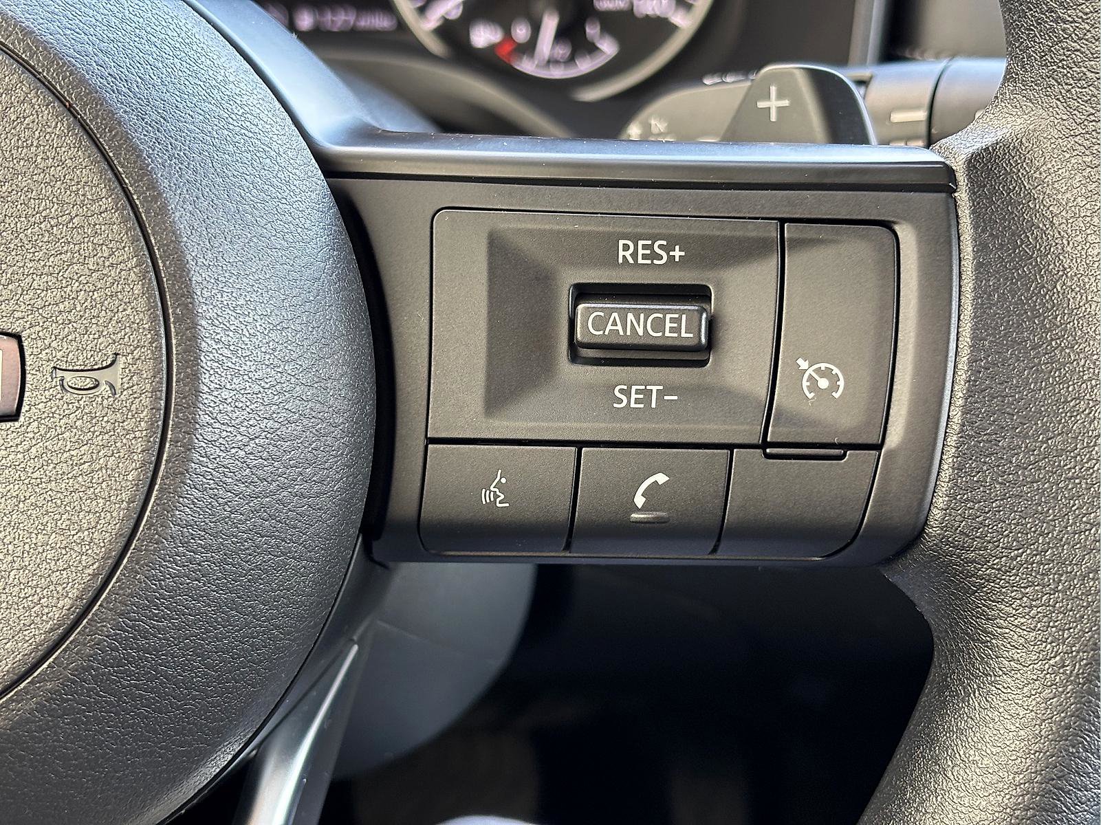 Used 2024 Nissan Rogue S AWD/4WD image 29