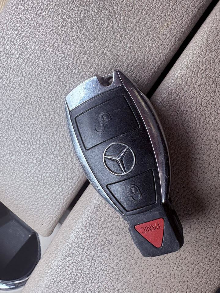 Used 2010 Mercedes-Benz GLK 350 2WD image 24