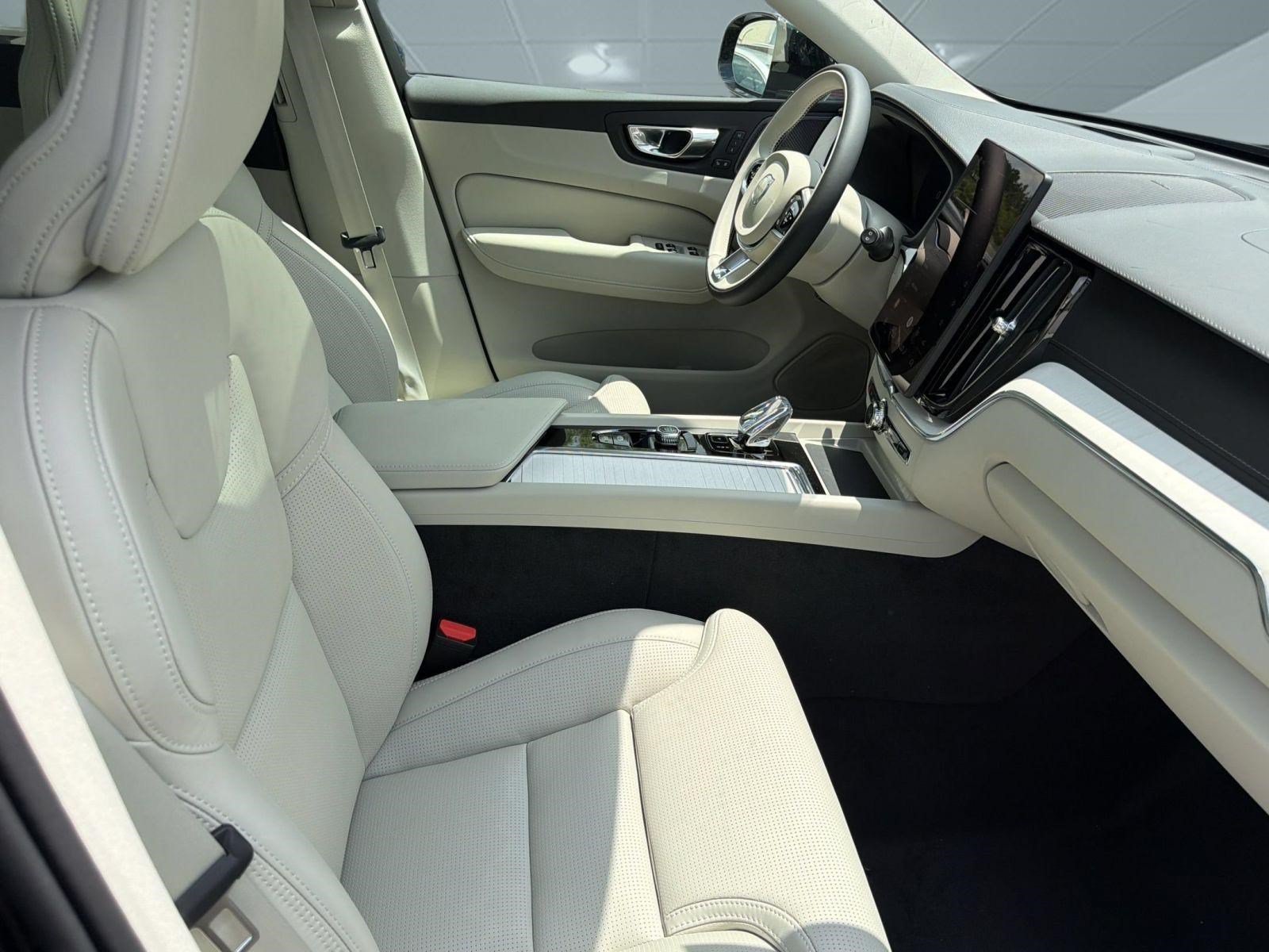 New 2026 Volvo XC60 B5 Ultra w/ Climate Package AWD/4WD image 24