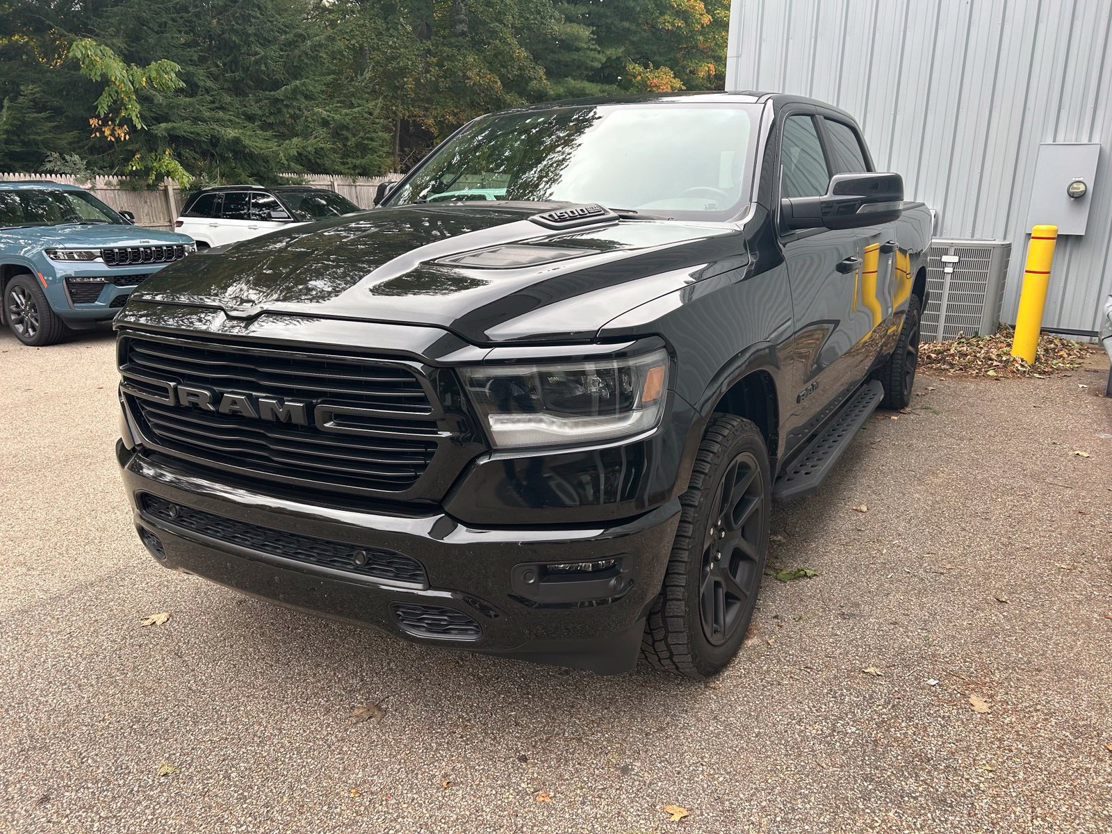 Used 2024 RAM 1500 Laramie AWD/4WD image 8