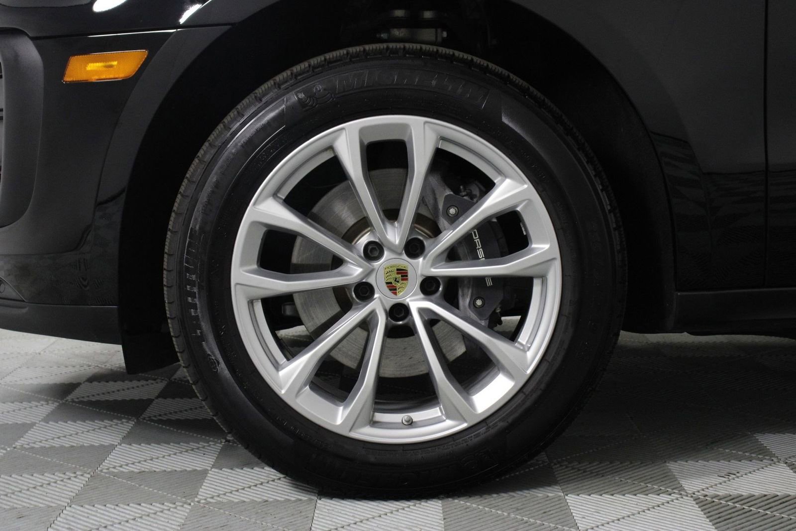 Certified 2026 Porsche Macan AWD/4WD image 30