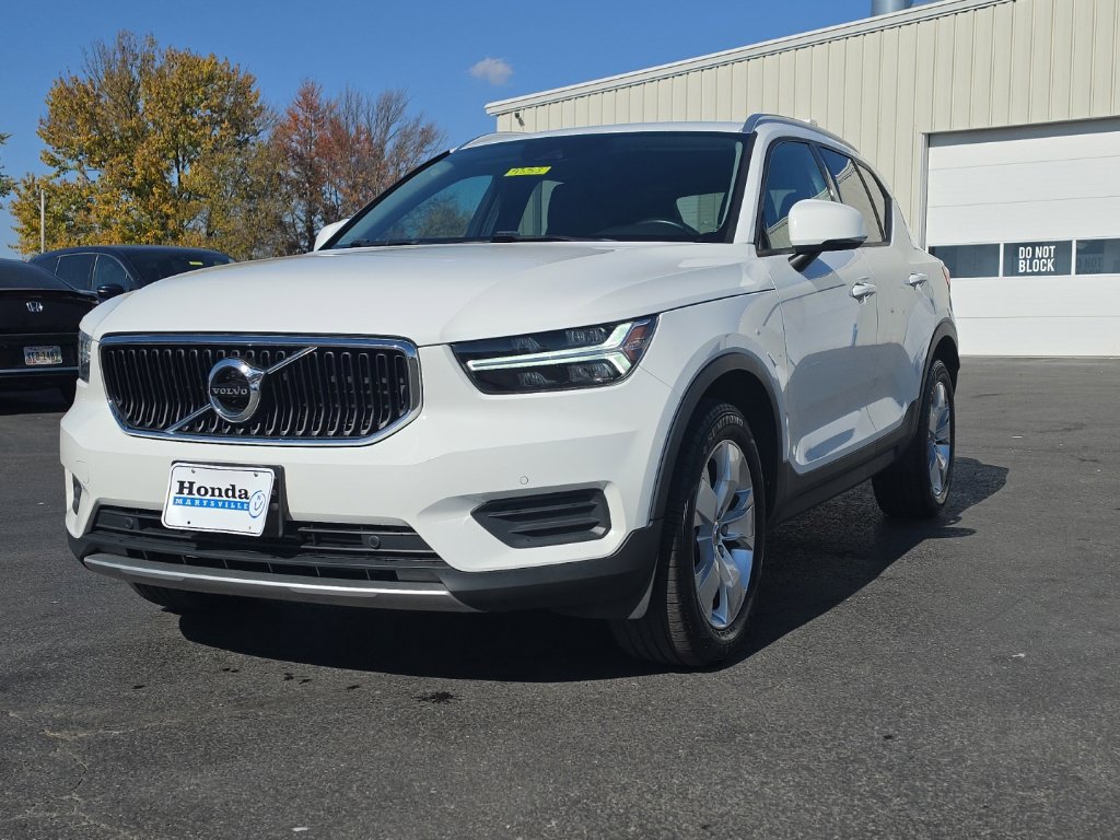 Used 2020 Volvo XC40 T4 Momentum FWD image 3