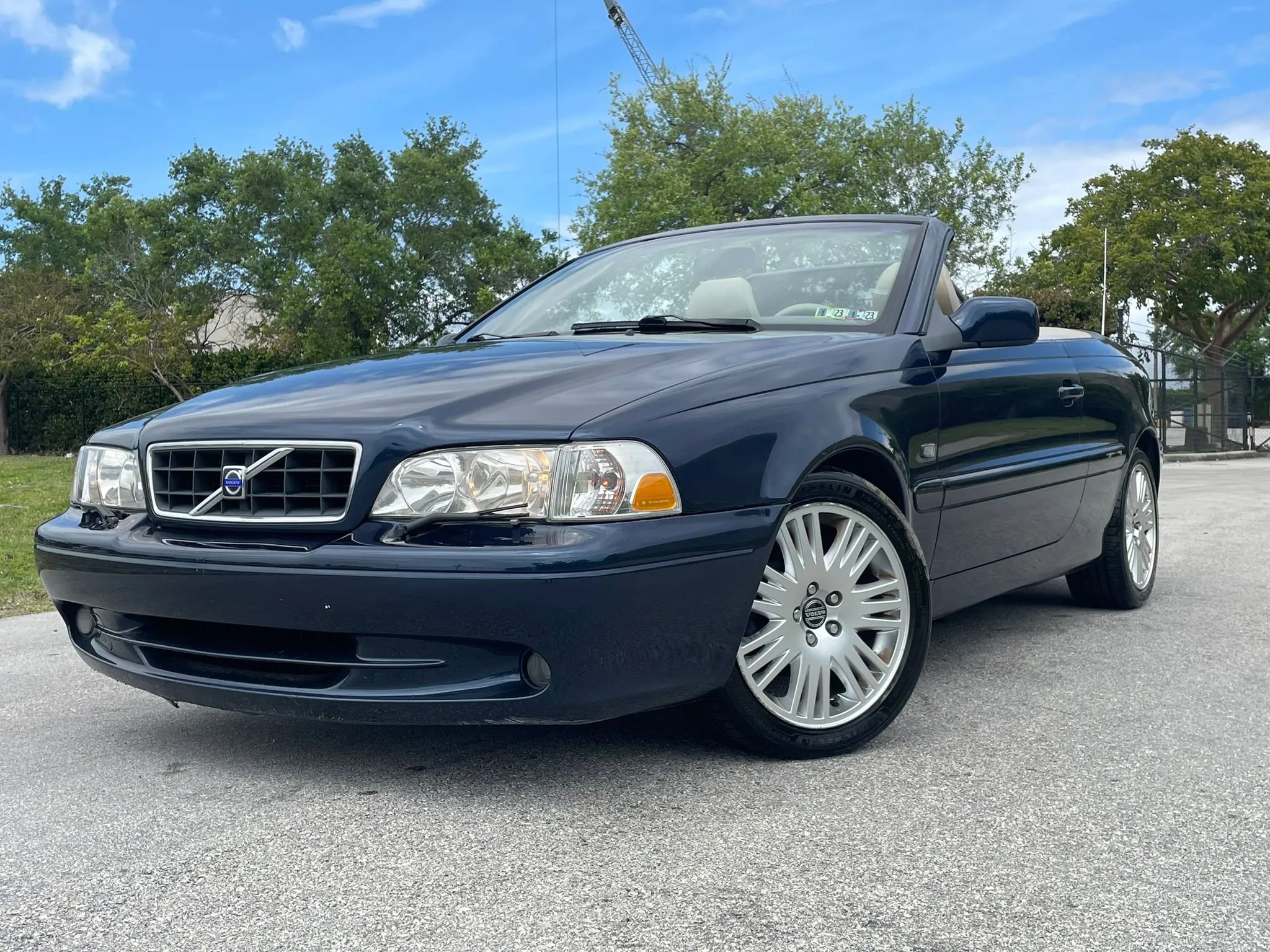 Used 2003 Volvo C70 LT image 2