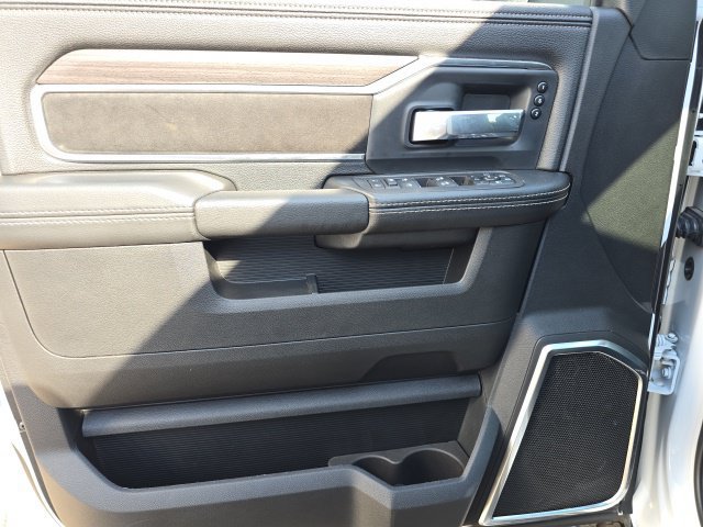 Used 2025 RAM 2500 Laramie AWD/4WD image 13