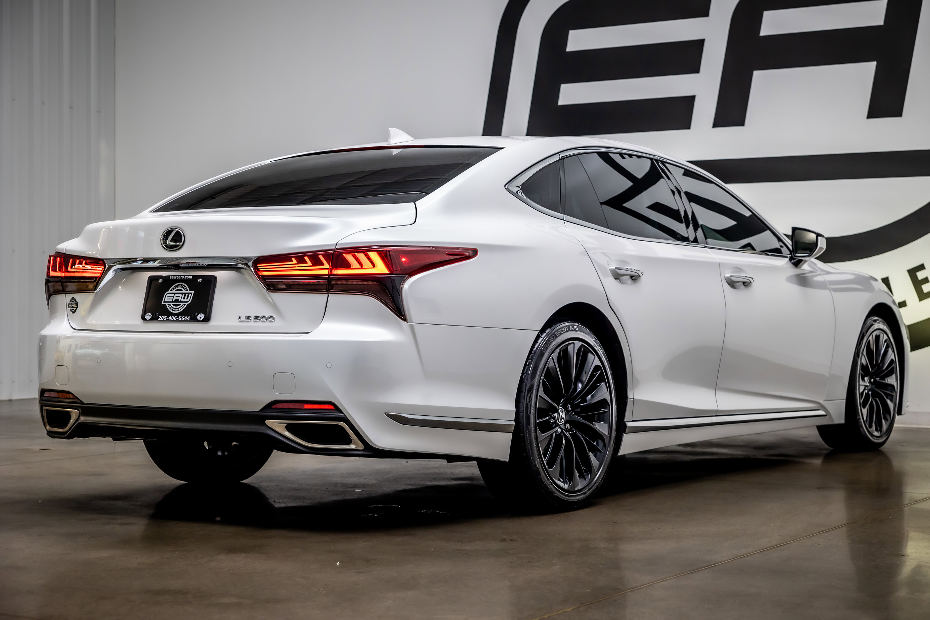 Used 2021 Lexus LS 500 w/ Accessory Package (Z2) RWD image 30