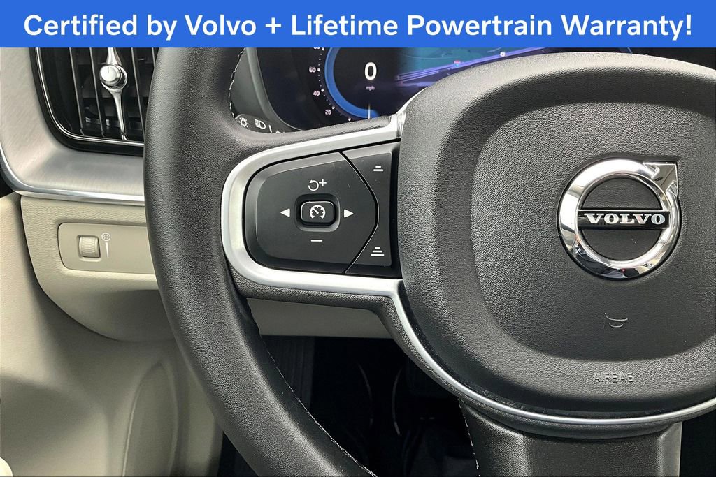 Used 2022 Volvo XC60 B5 Momentum image 25