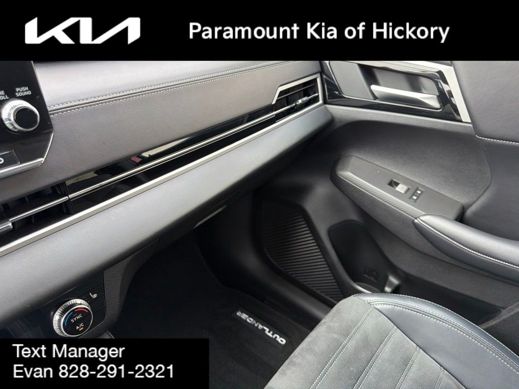 Used 2024 Mitsubishi Outlander SE Black Edition FWD image 30