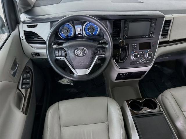 Certified 2019 Toyota Sienna XLE w/ Carpet Mat Package FWD image 4