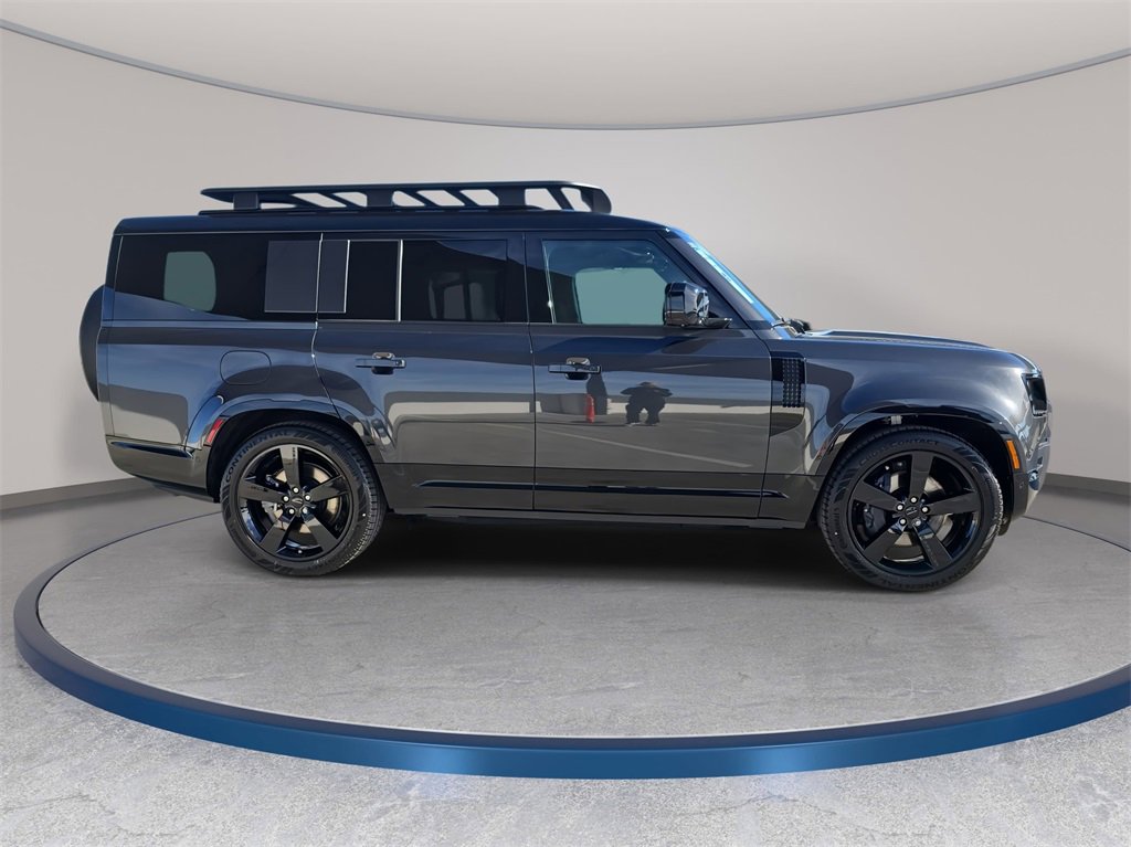 New 2026 Land Rover Defender 130 X-Dynamic SE image 4