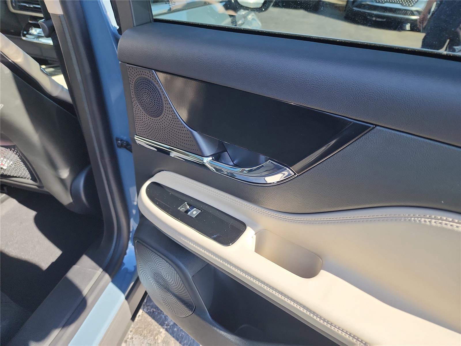 New 2026 Lincoln Corsair Reserve image 21