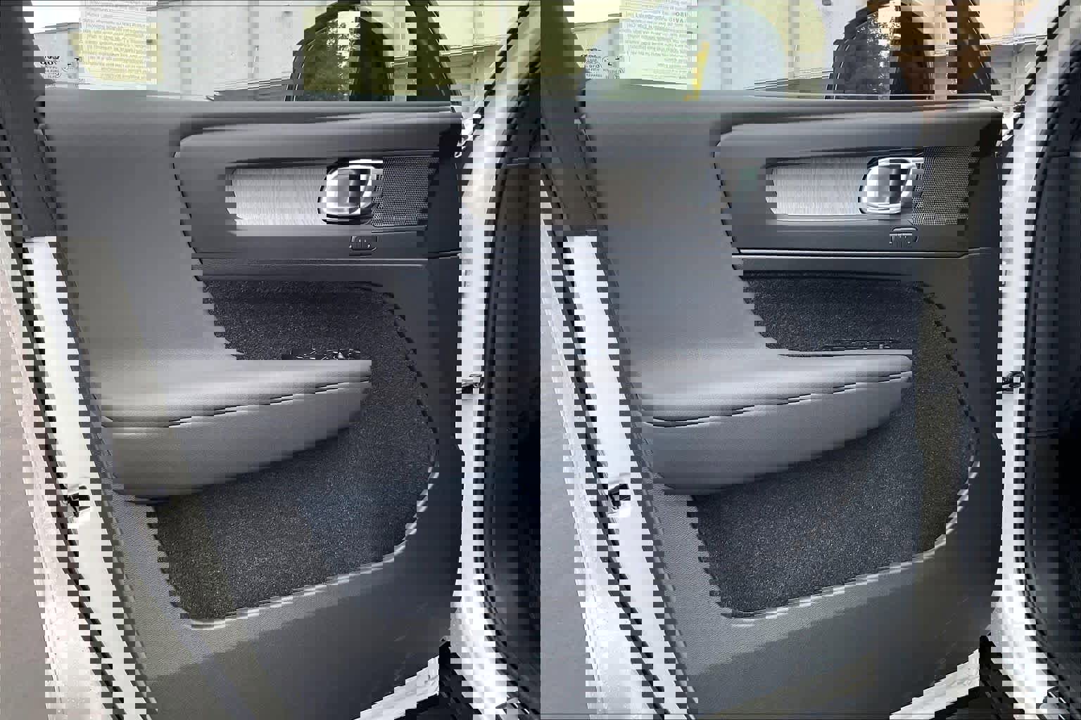 New 2026 Volvo EX40 Plus w/ Climate Package image 24