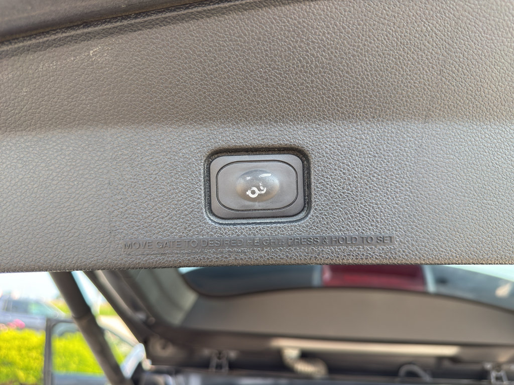 Used 2018 Ford Explorer XLT w/ Equipment Group 202A FWD image 17