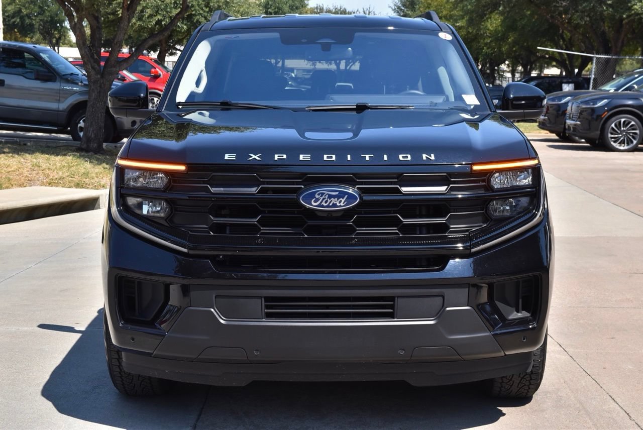 Used 2025 Ford Expedition Max Active RWD image 3
