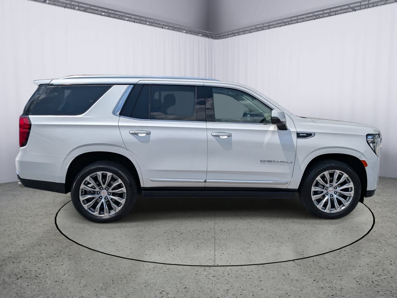 Certified 2022 GMC Yukon Denali AWD/4WD image 2