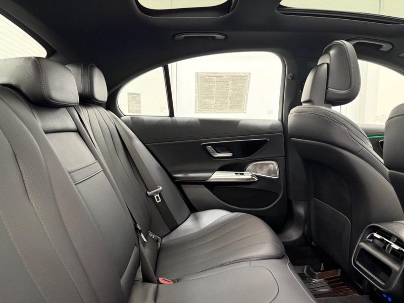 New 2025 Mercedes-Benz E 350 4MATIC Sedan image 4