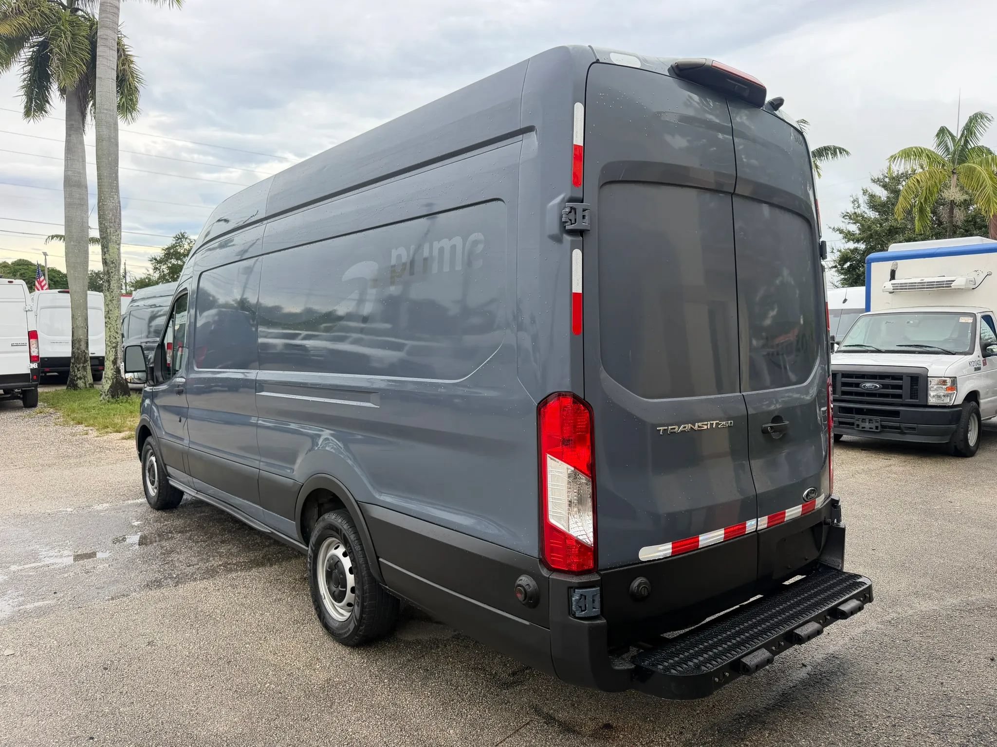 Used 2020 Ford Transit 250 148 High Roof Extended RWD image 4