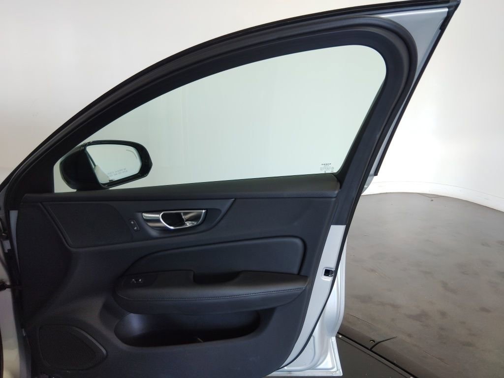 Used 2025 Volvo S60 B5 Core image 41