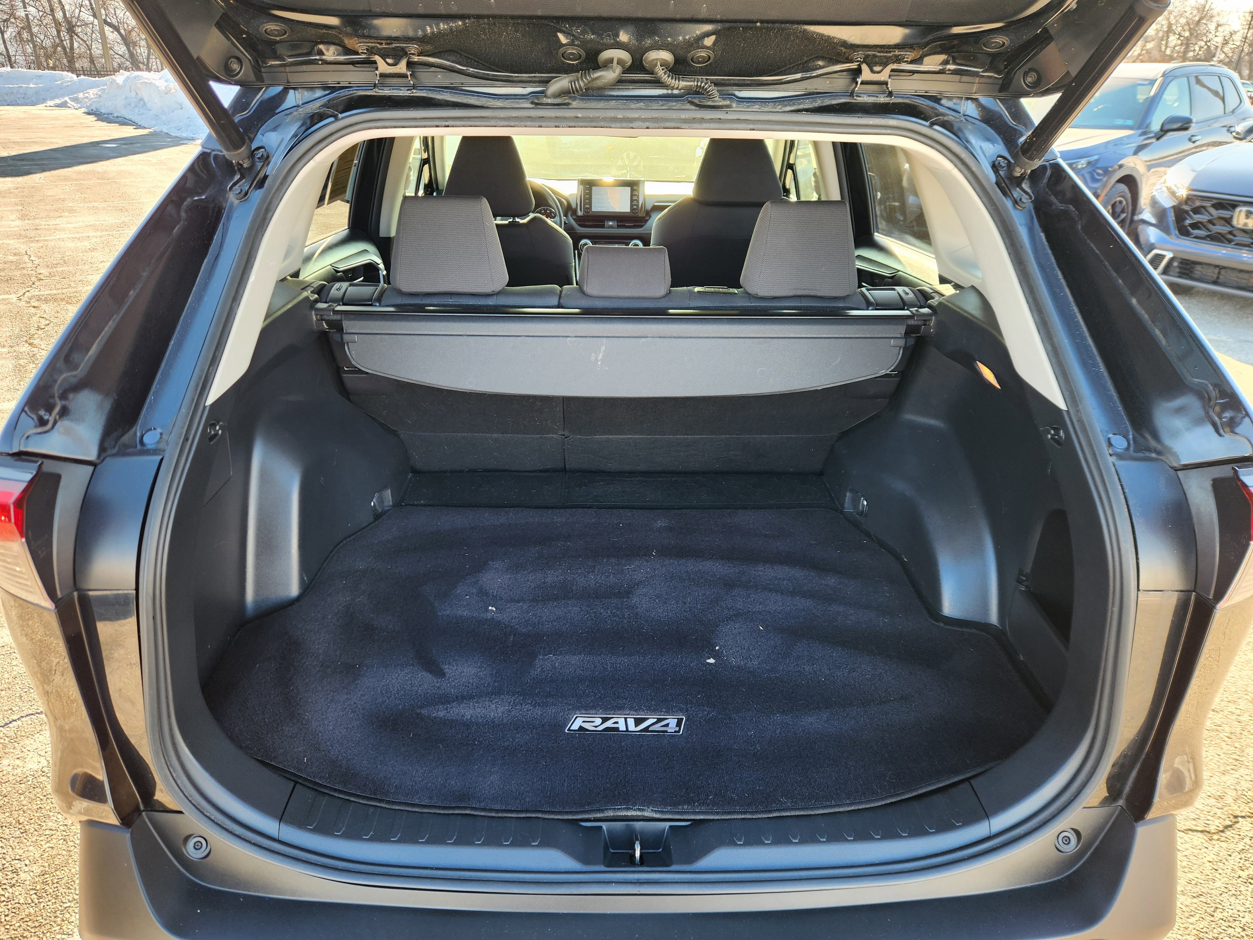 Used 2019 Toyota RAV4 XLE image 19