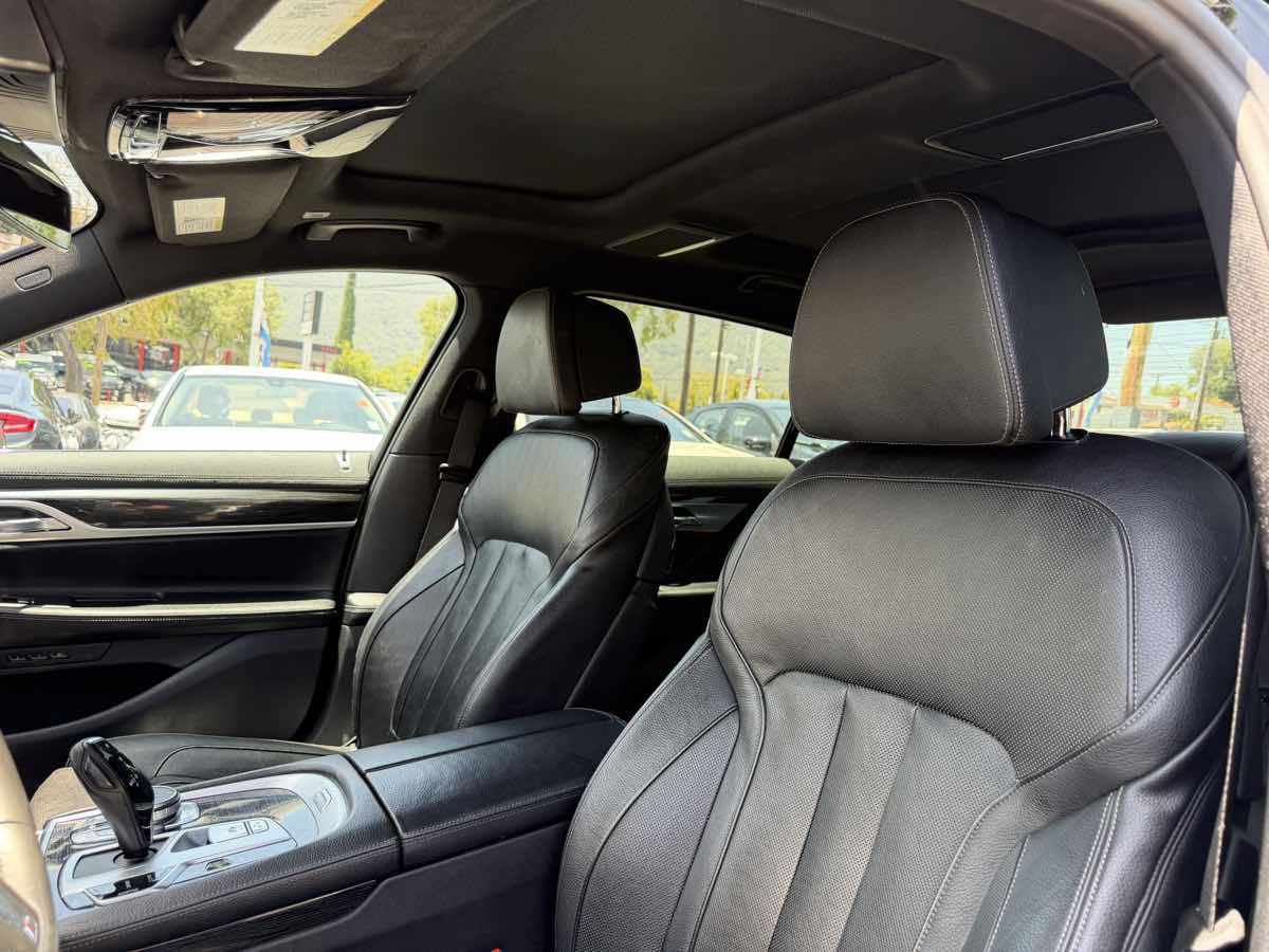 Used 2020 BMW 740i w/ M Sport Package RWD image 23