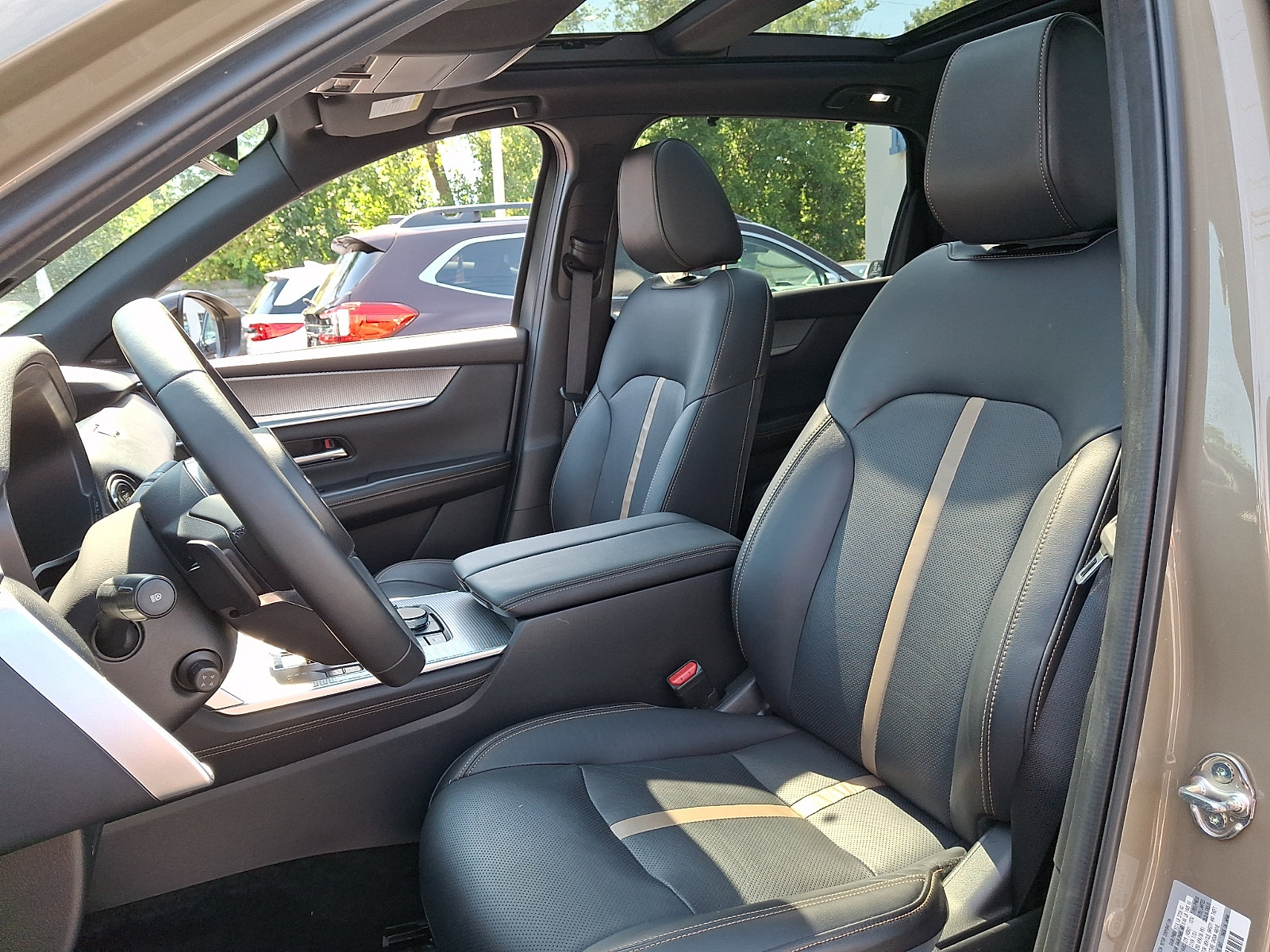 Certified 2025 MAZDA CX-70 3.3 Turbo S w/ Premium Package AWD/4WD image 12