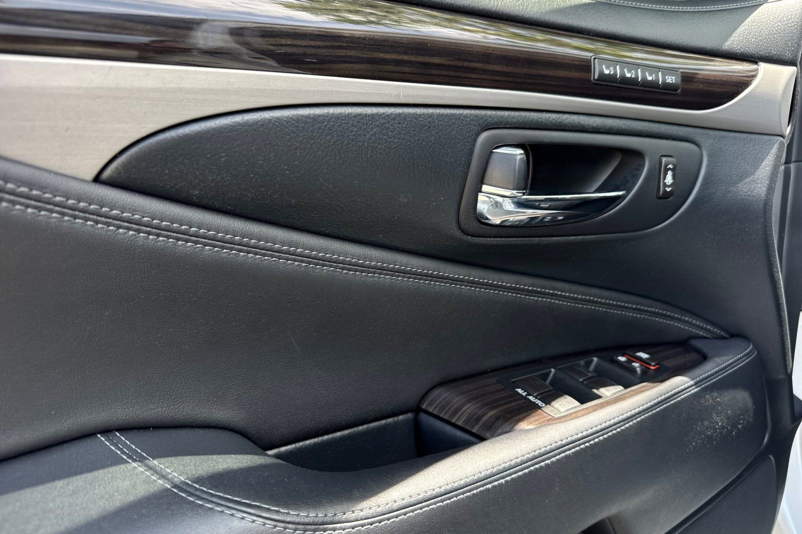 Used 2017 Lexus LS 460 w/ Comfort Package image 11