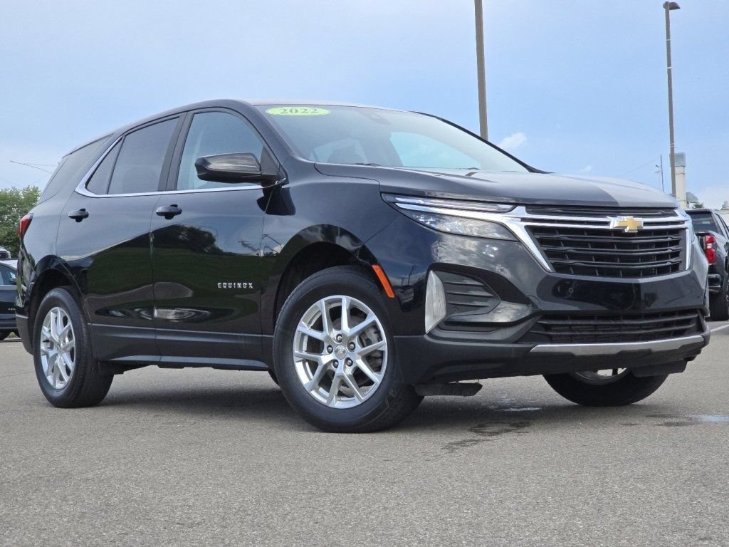 Used 2022 Chevrolet Equinox LT w/ Driver Convenience Package AWD/4WD image 2
