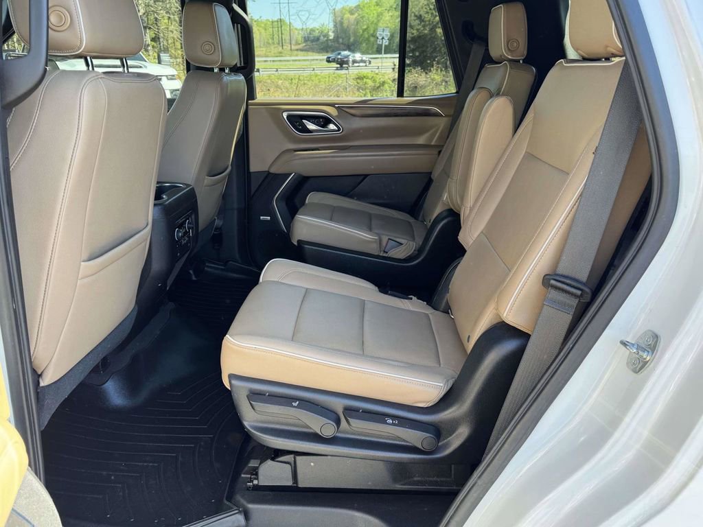 Used 2021 Chevrolet Tahoe Premier w/ Premium Package AWD/4WD image 19