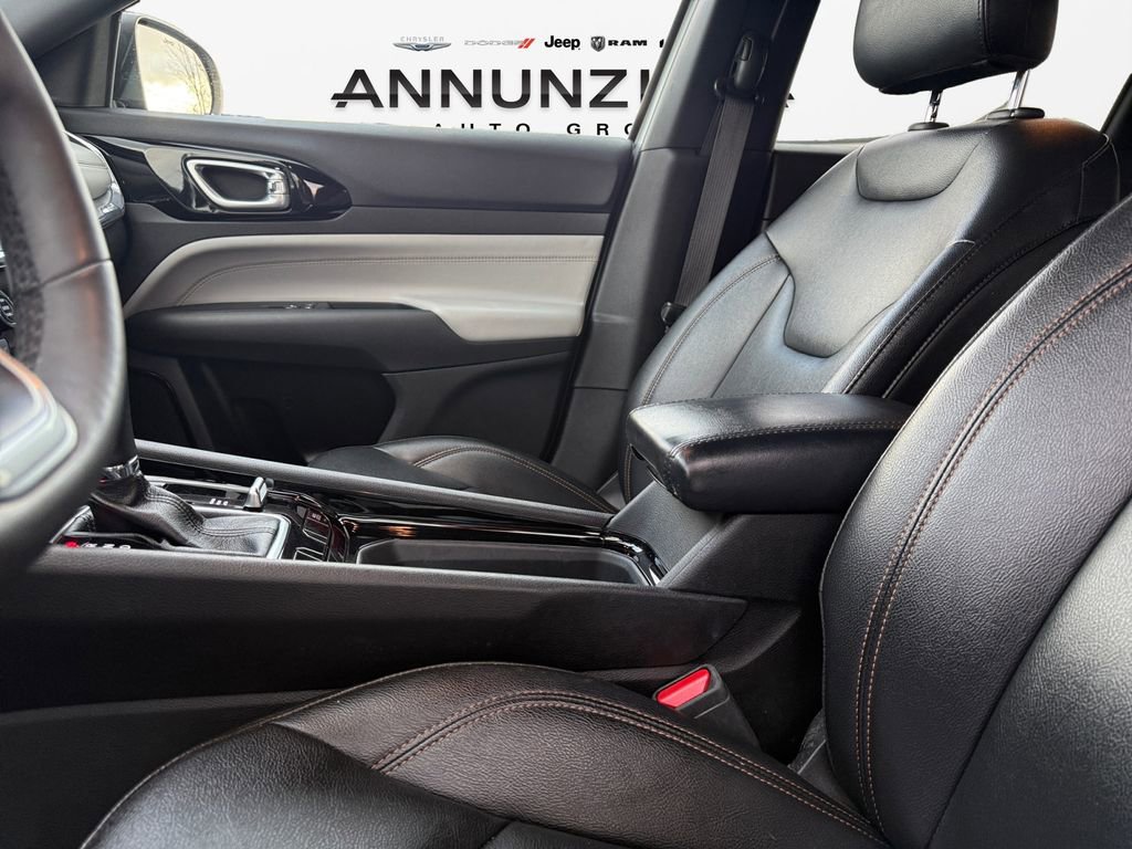 Used 2024 Jeep Compass Limited image 31